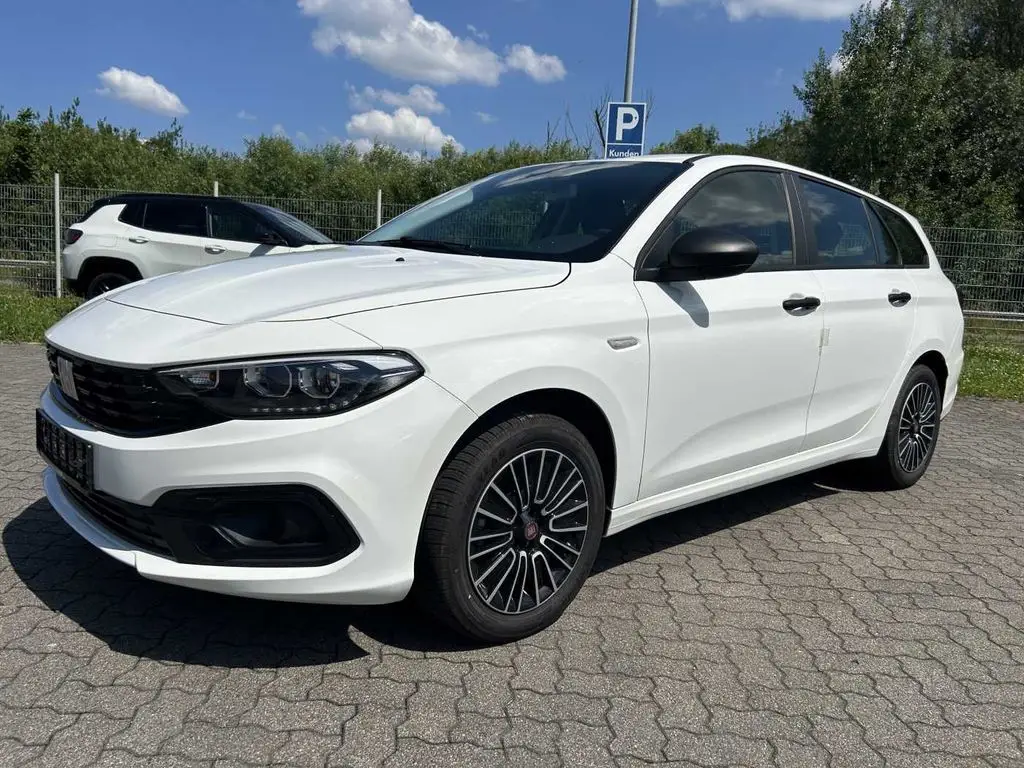 Photo 1 : Fiat Tipo 2024 Petrol