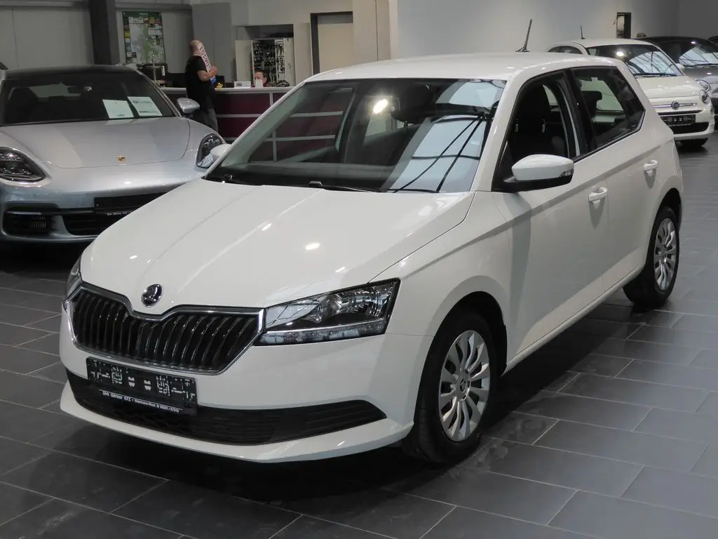 Photo 1 : Skoda Fabia 2020 Petrol