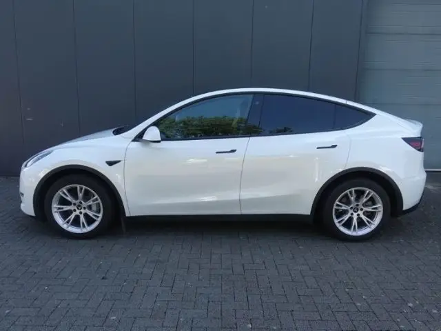 Photo 1 : Tesla Model Y 2023 Non renseigné