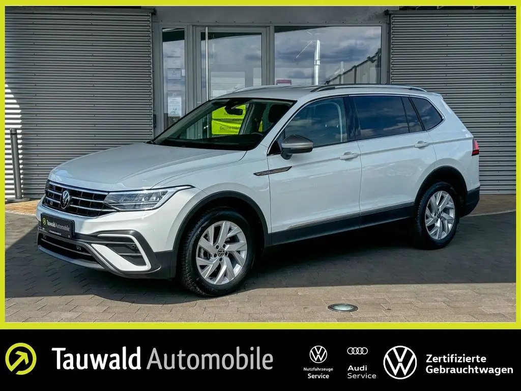 Photo 1 : Volkswagen Tiguan 2023 Petrol