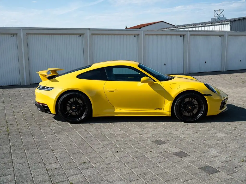 Photo 1 : Porsche 992 2023 Essence