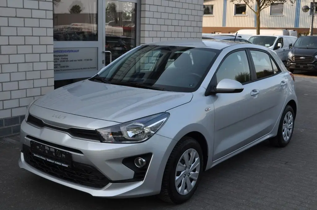 Photo 1 : Kia Rio 2023 Essence