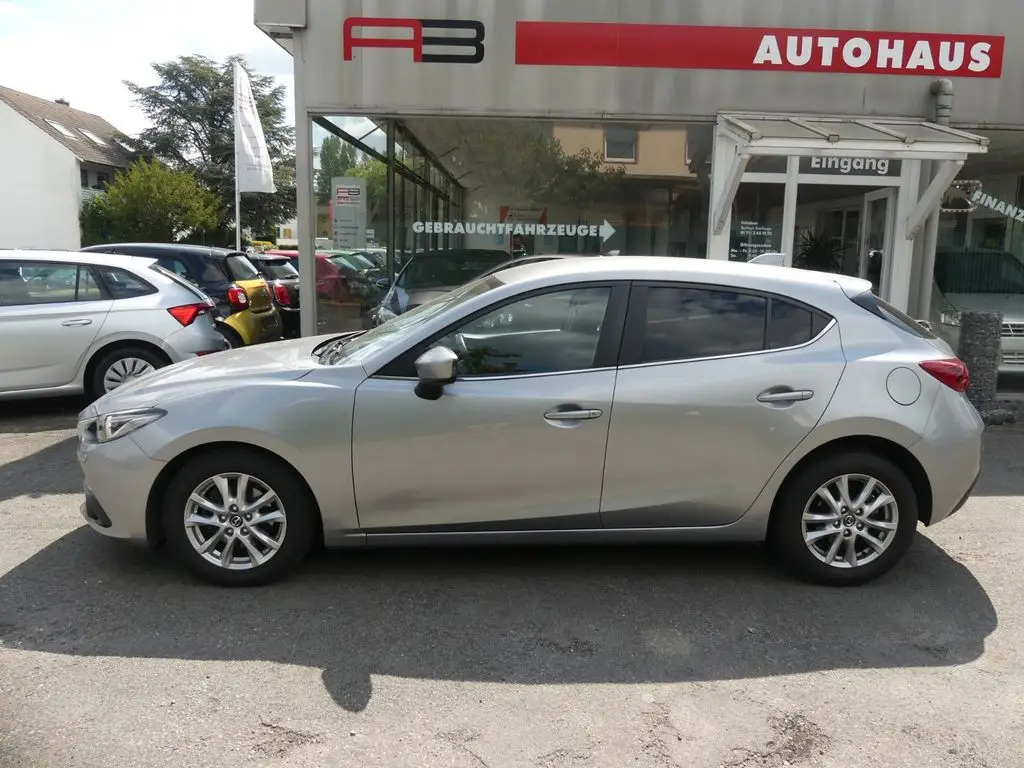 Photo 1 : Mazda 3 2015 Petrol