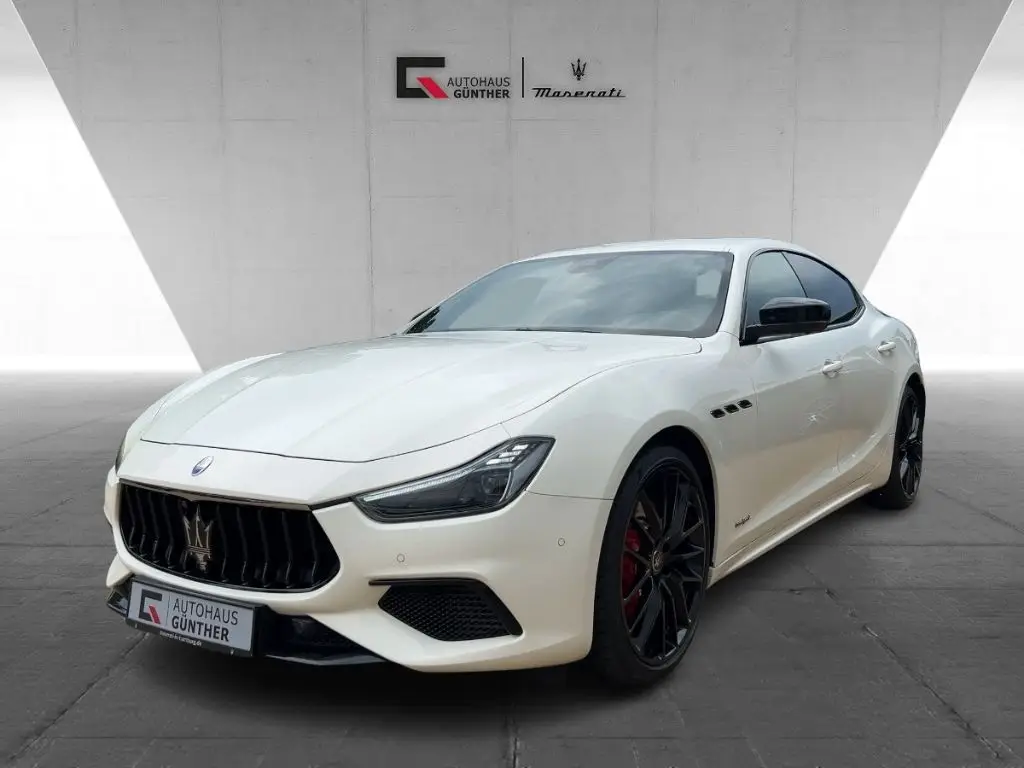 Photo 1 : Maserati Ghibli 2021 Essence