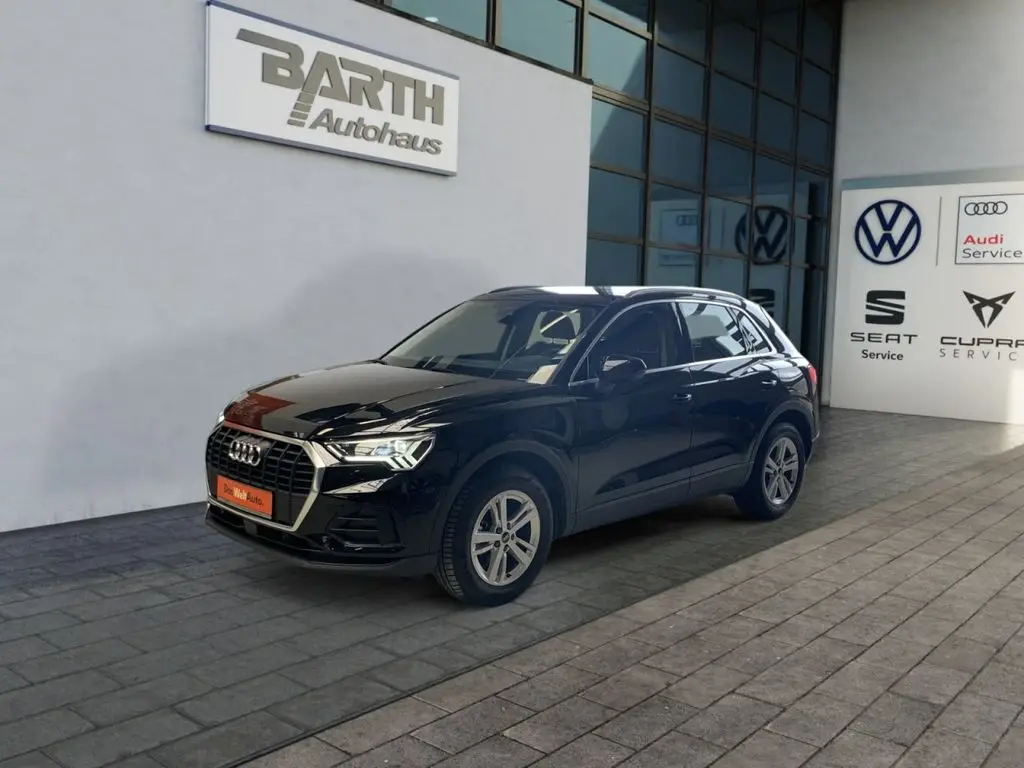 Photo 1 : Audi Q3 2022 Essence