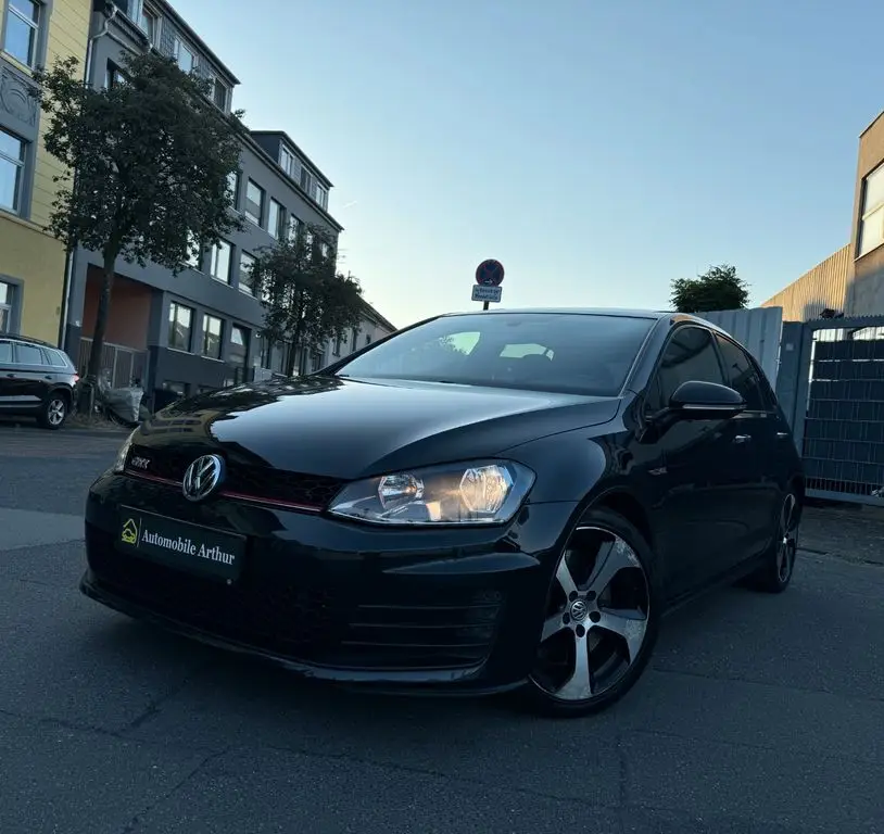 Photo 1 : Volkswagen Golf 2016 Petrol