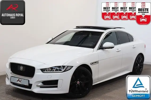 Photo 1 : Jaguar Xe 2018 Petrol