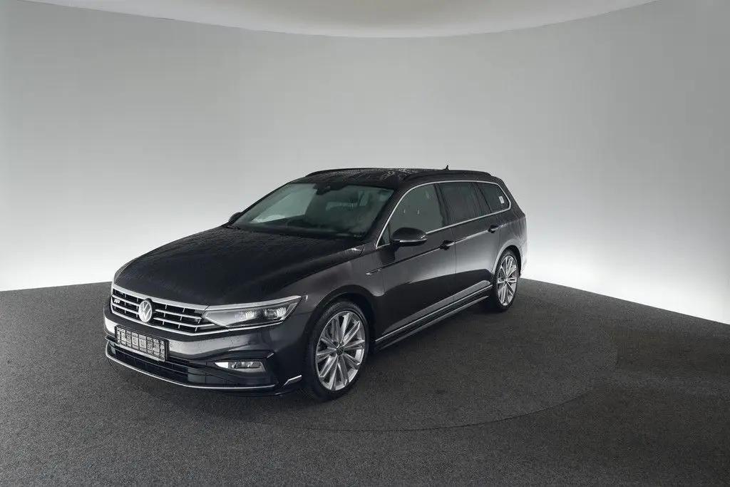 Photo 1 : Volkswagen Passat 2023 Essence