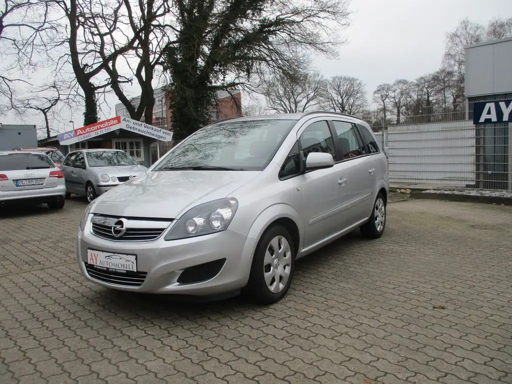 Photo 1 : Opel Zafira 2014 Petrol