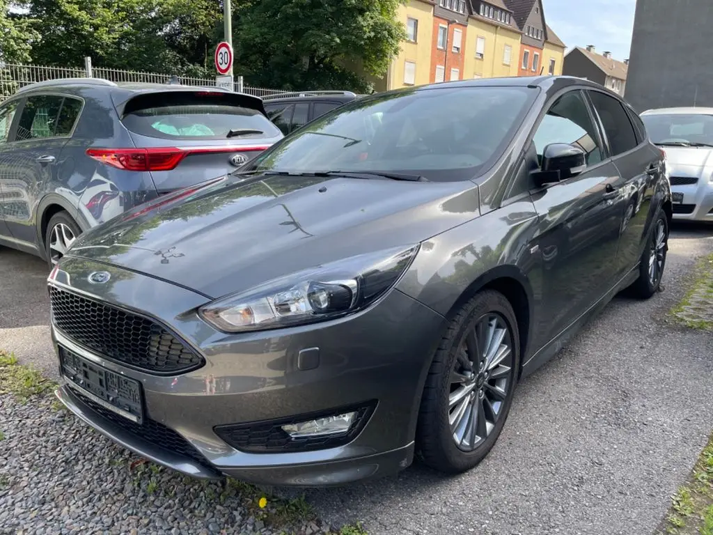 Photo 1 : Ford Focus 2018 Petrol