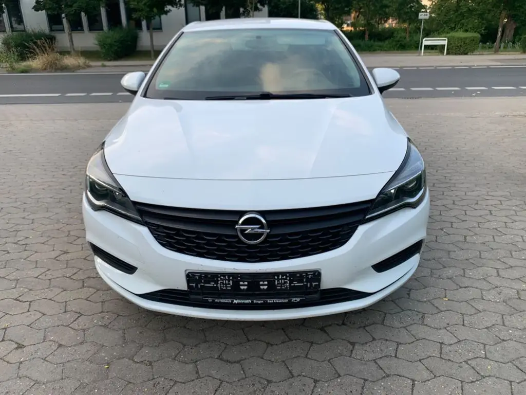 Photo 1 : Opel Astra 2017 Essence