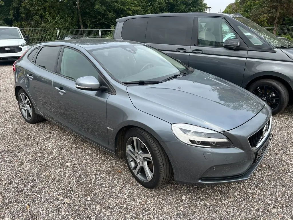 Photo 1 : Volvo V40 2017 Petrol