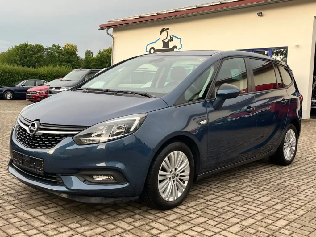 Photo 1 : Opel Zafira 2017 Petrol