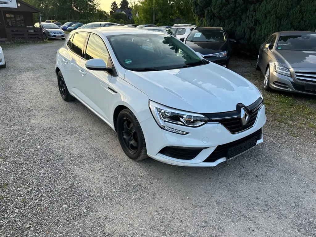 Photo 1 : Renault Megane 2016 Petrol