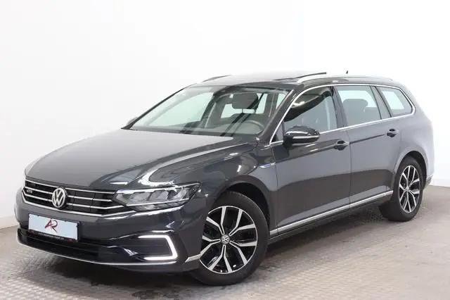 Photo 1 : Volkswagen Passat 2020 Hybride