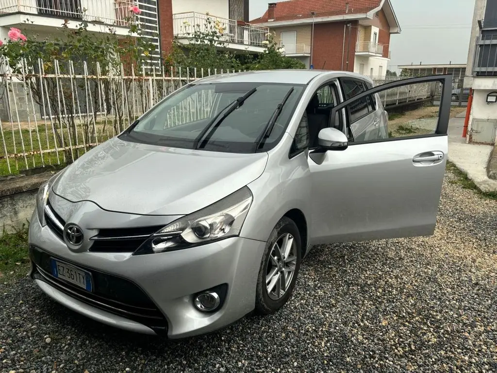 Photo 1 : Toyota Verso 2015 Diesel