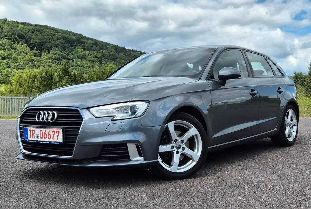 Photo 1 : Audi A3 2018 Petrol