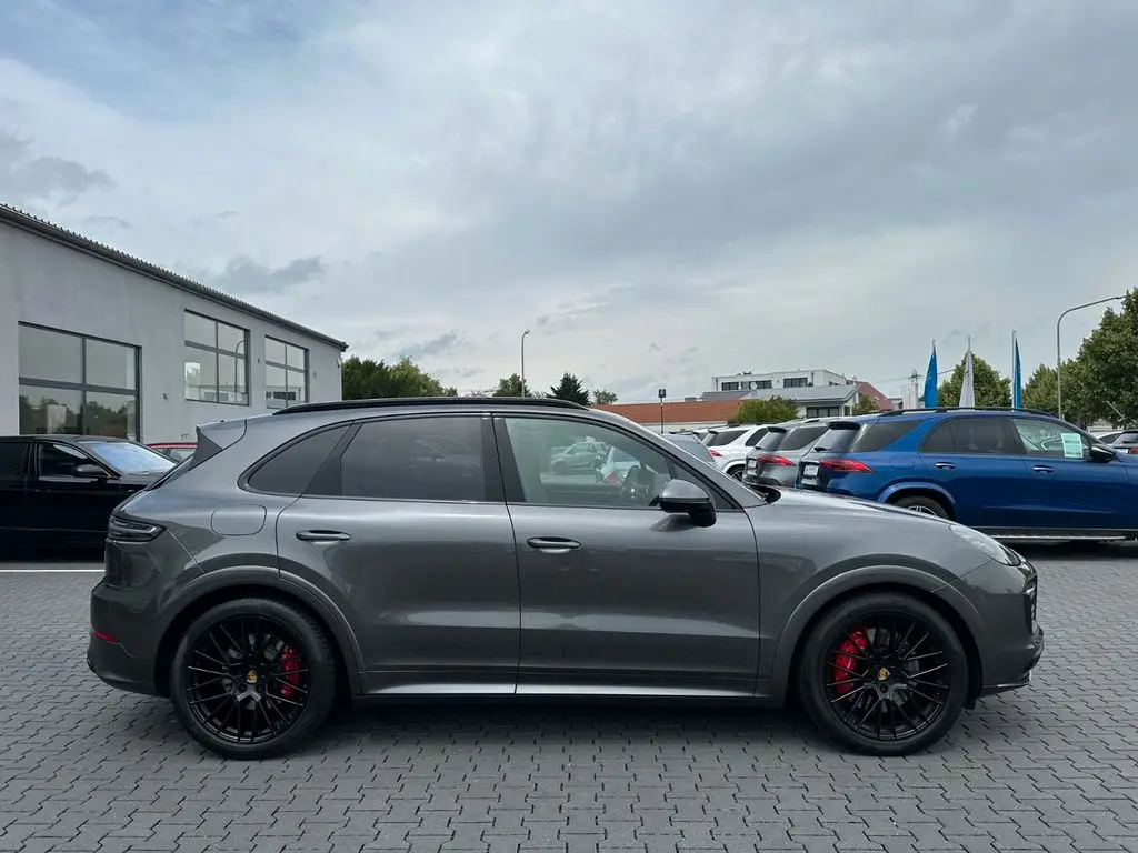 Photo 1 : Porsche Cayenne 2020 Petrol