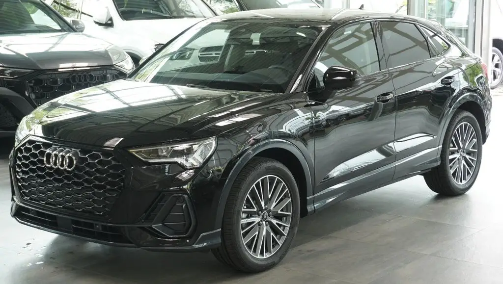 Photo 1 : Audi Q3 2024 Essence