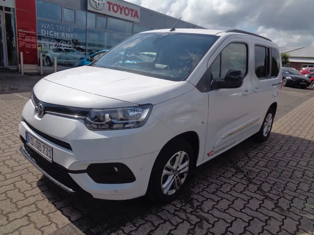 Photo 1 : Toyota Proace 2024 Essence