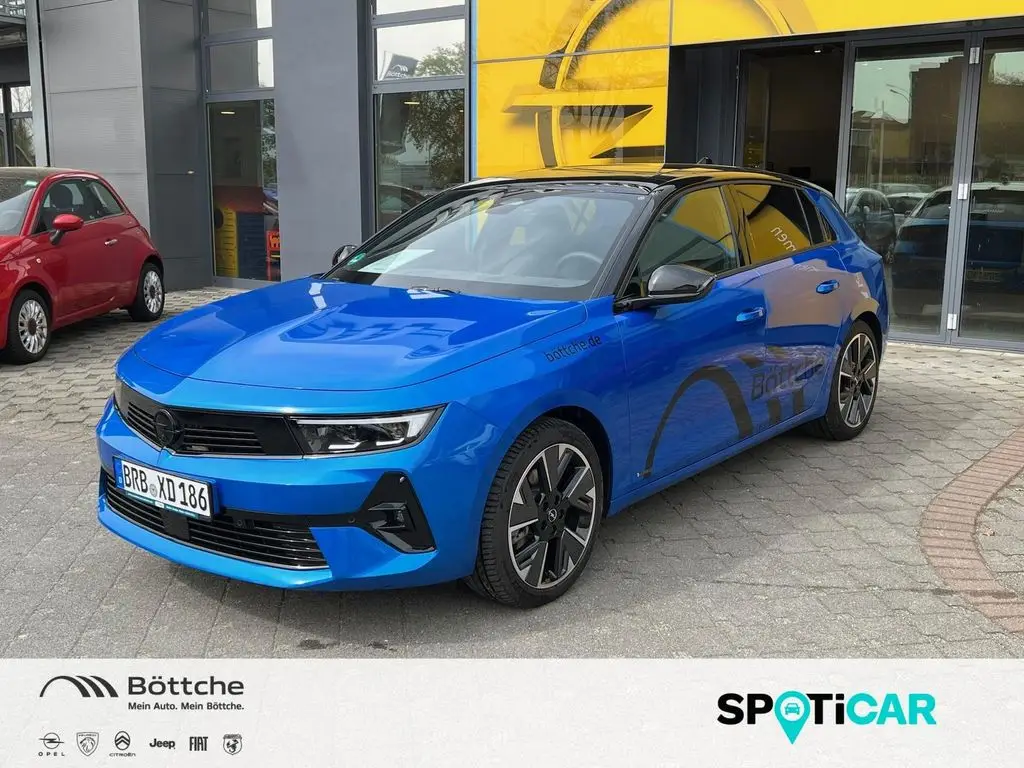 Photo 1 : Opel Astra 2023 Non renseigné