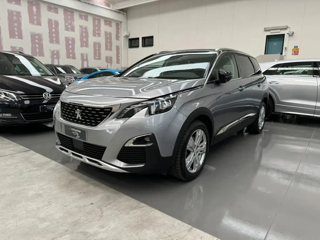 Photo 1 : Peugeot 5008 2020 Essence