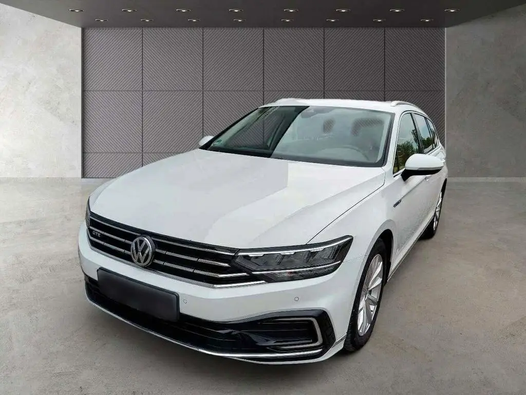 Photo 1 : Volkswagen Passat 2019 Hybrid