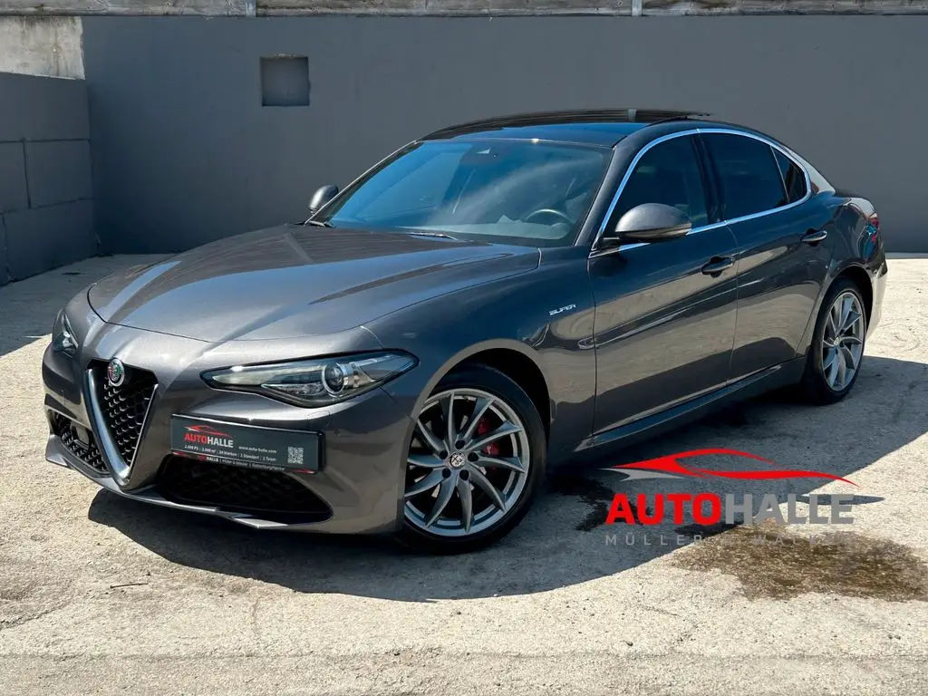 Photo 1 : Alfa Romeo Giulia 2021 Essence