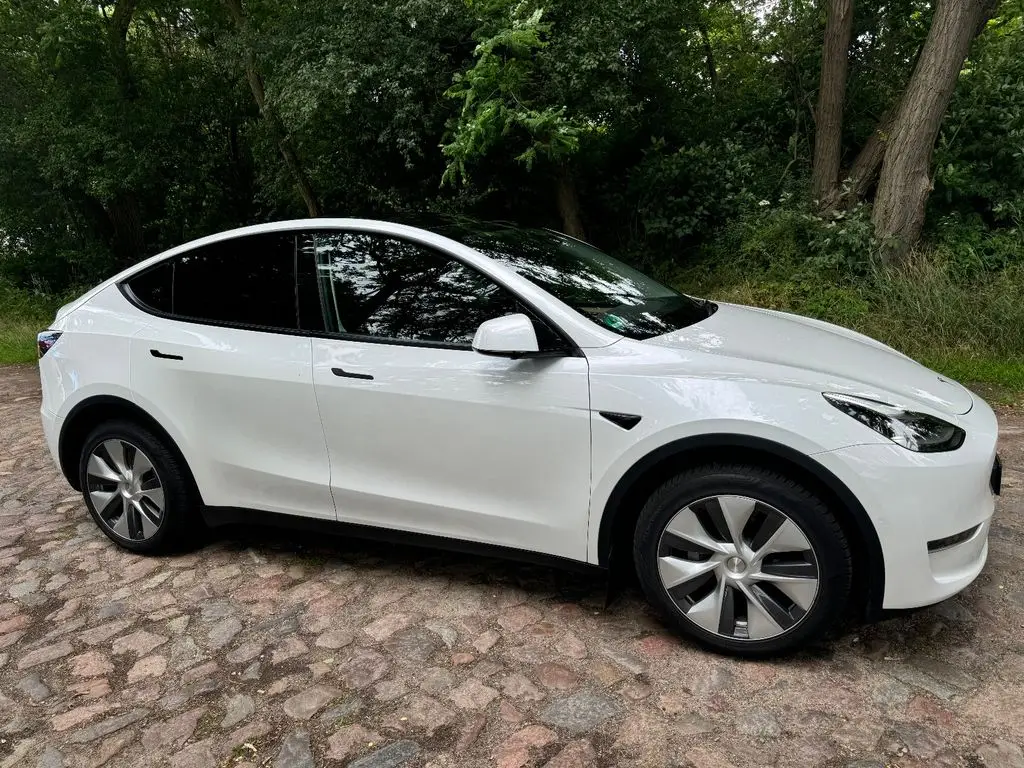 Photo 1 : Tesla Model Y 2022 Non renseigné