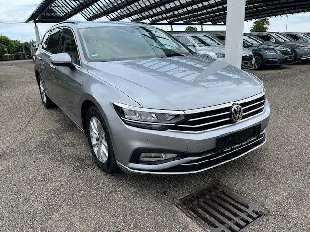 Photo 1 : Volkswagen Passat 2019 Petrol