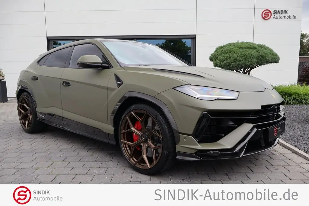 Photo 1 : Lamborghini Urus 2024 Essence