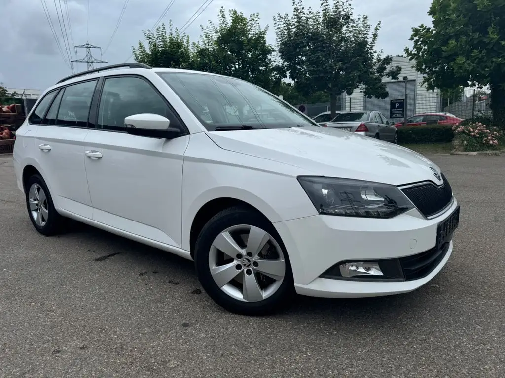 Photo 1 : Skoda Fabia 2017 Essence