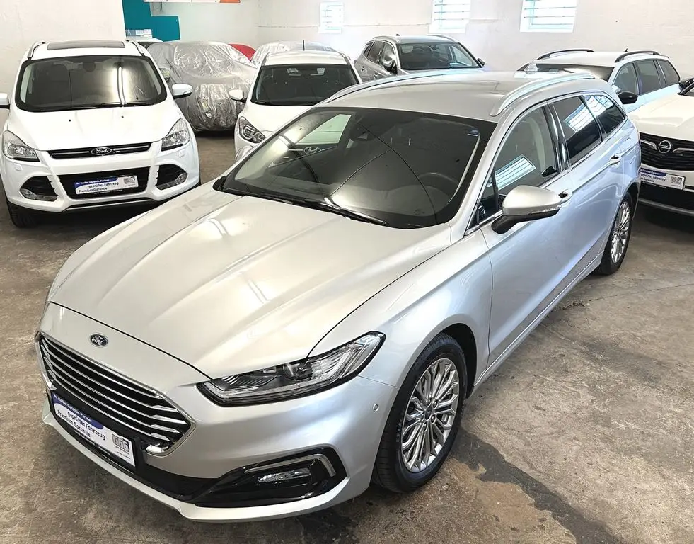 Photo 1 : Ford Mondeo 2022 Essence