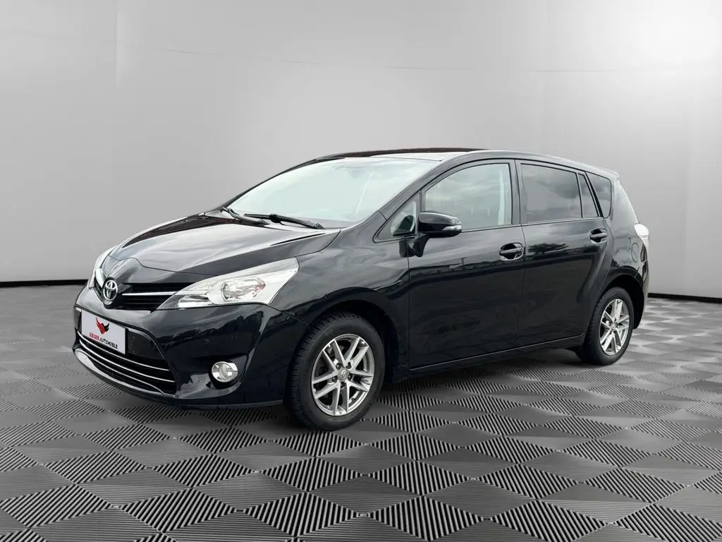 Photo 1 : Toyota Verso 2016 Essence