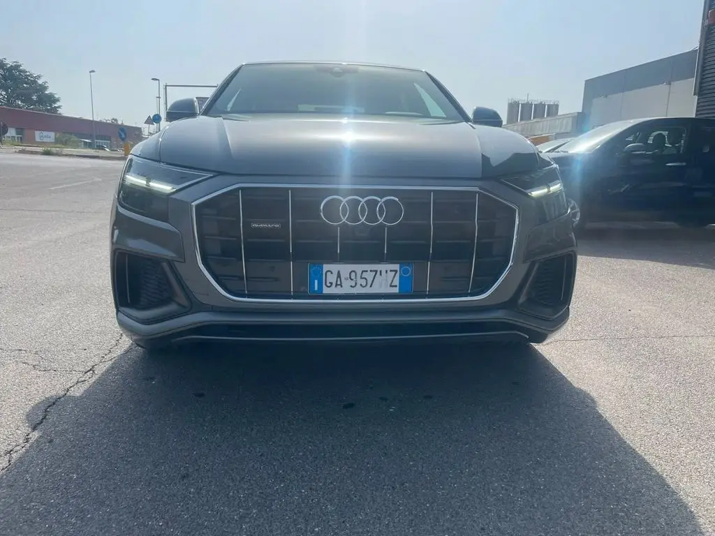 Photo 1 : Audi Q8 2020 Hybride
