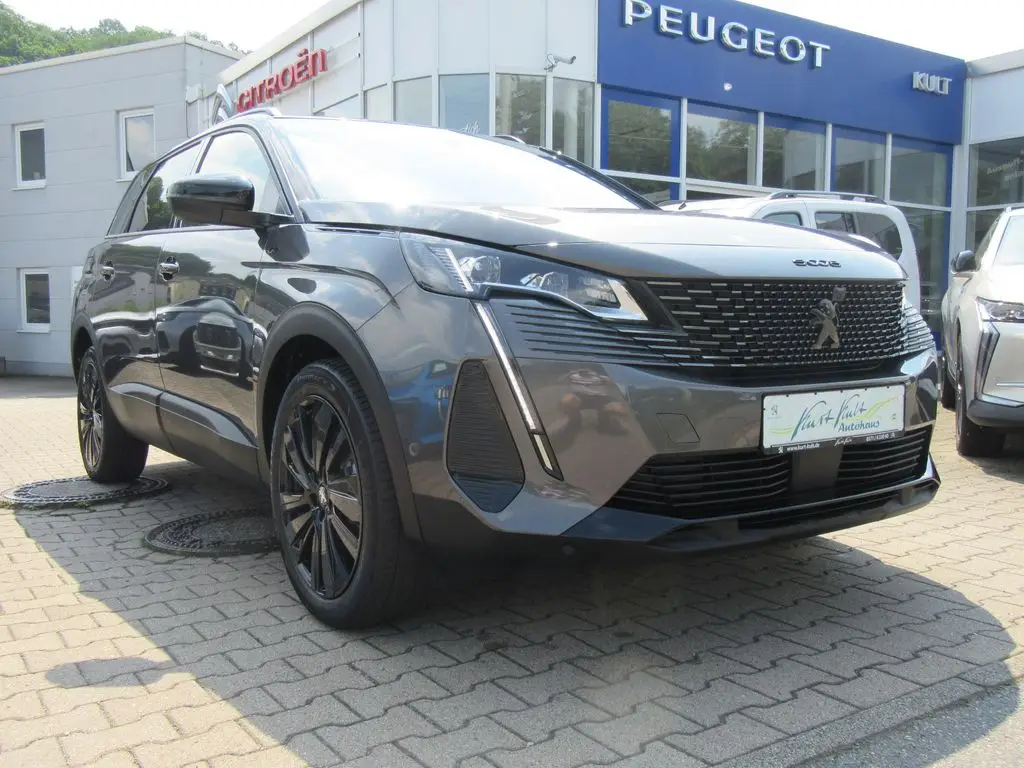Photo 1 : Peugeot 5008 2024 Hybrid
