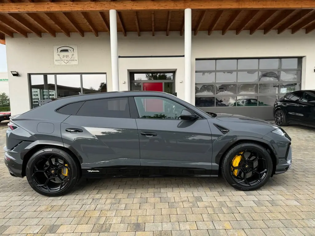 Photo 1 : Lamborghini Urus 2023 Essence