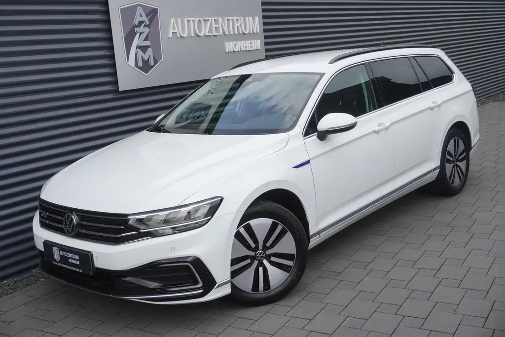 Photo 1 : Volkswagen Passat 2021 Hybride