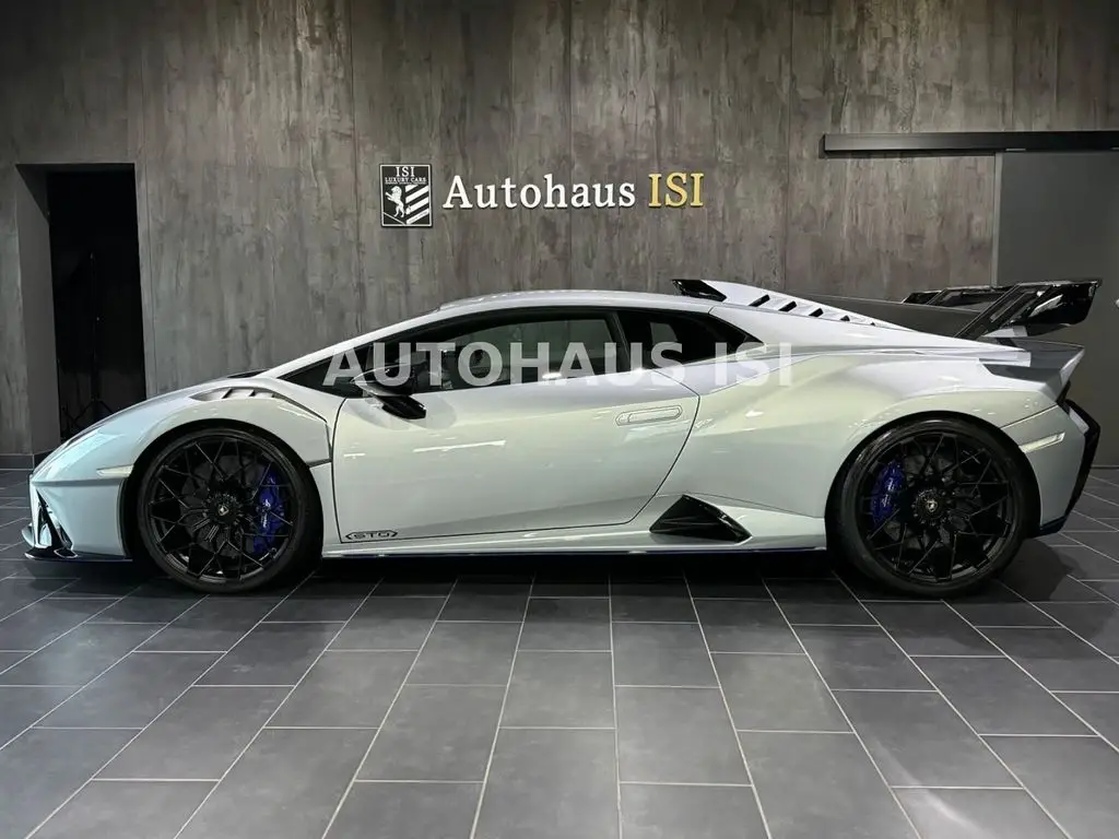 Photo 1 : Lamborghini Huracan 2023 Petrol