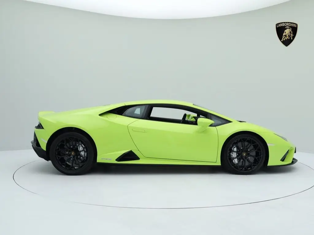 Photo 1 : Lamborghini Huracan 2022 Essence