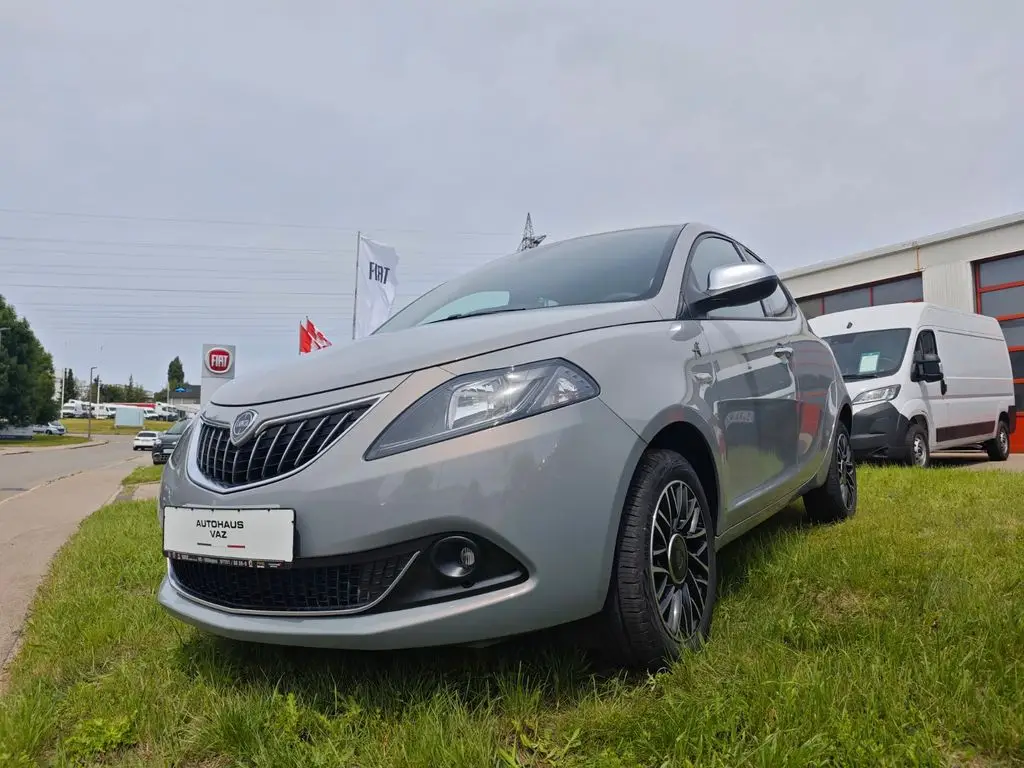 Photo 1 : Lancia Ypsilon 2024 Essence