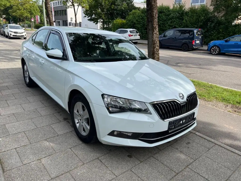 Photo 1 : Skoda Superb 2016 Petrol