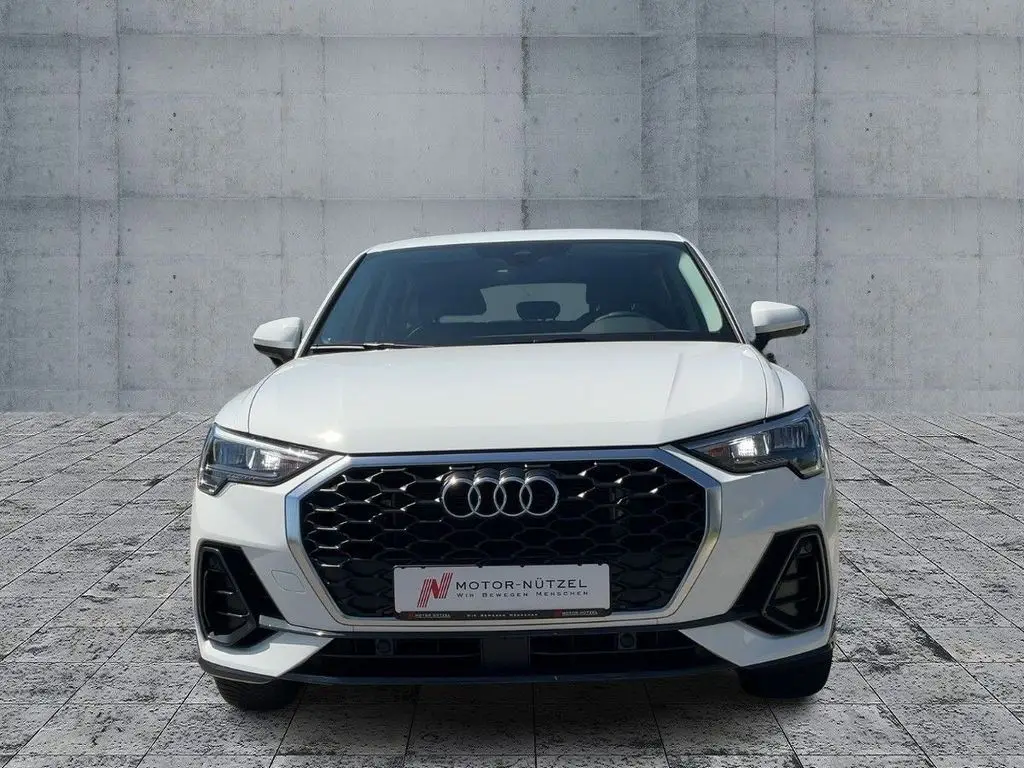 Photo 1 : Audi Q3 2022 Hybride