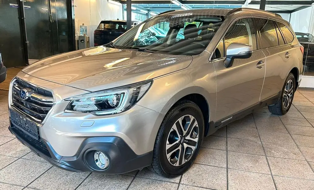 Photo 1 : Subaru Outback 2018 Essence