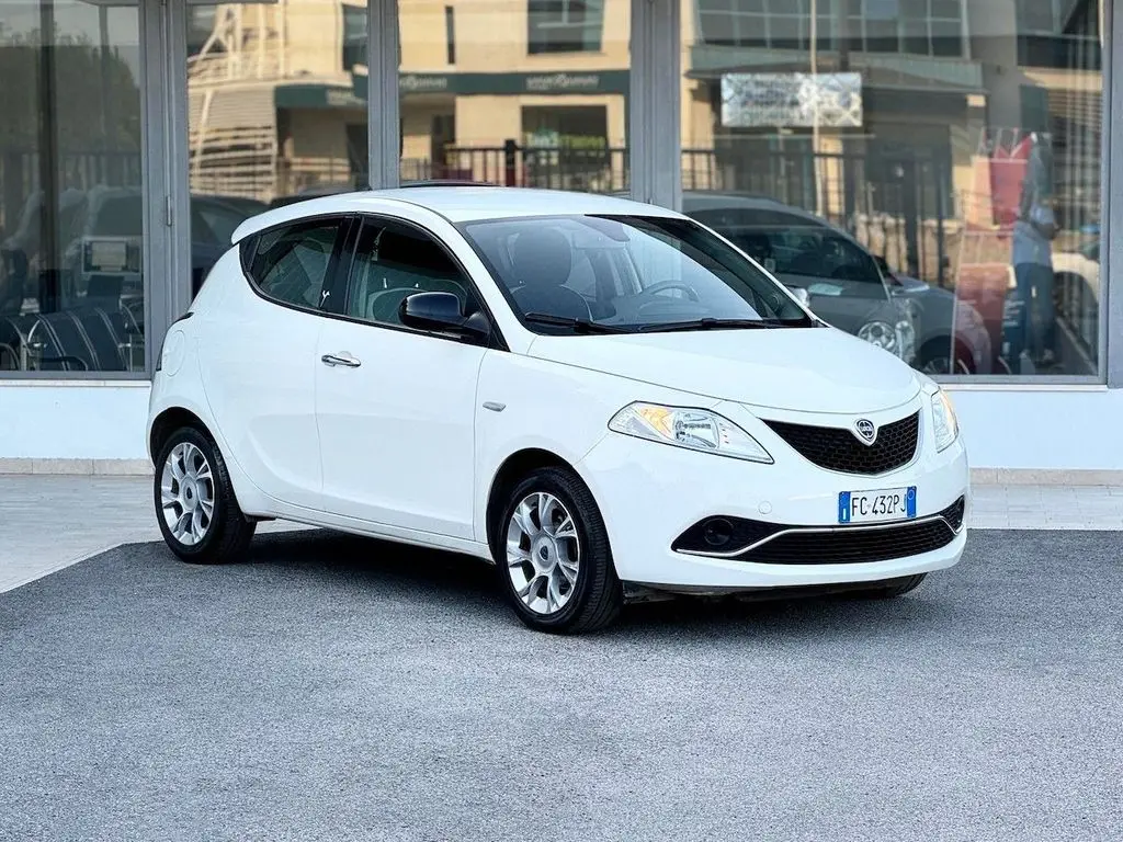 Photo 1 : Lancia Ypsilon 2016 Petrol