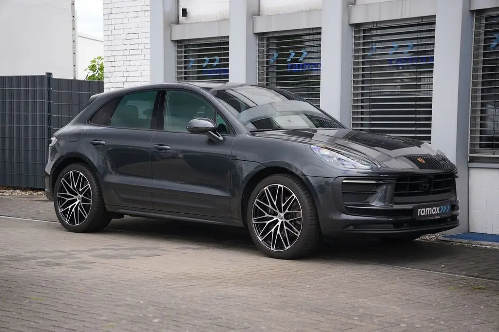 Photo 1 : Porsche Macan 2022 Essence