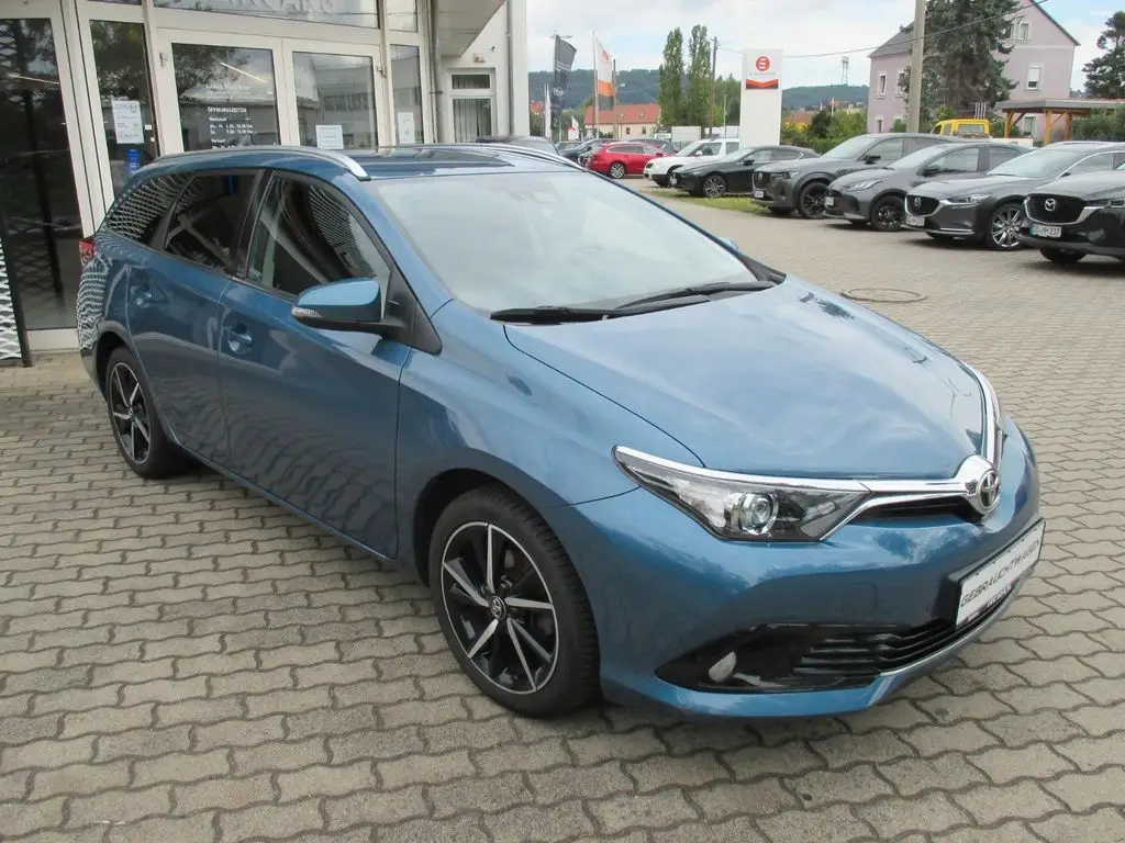 Photo 1 : Toyota Auris 2017 Essence