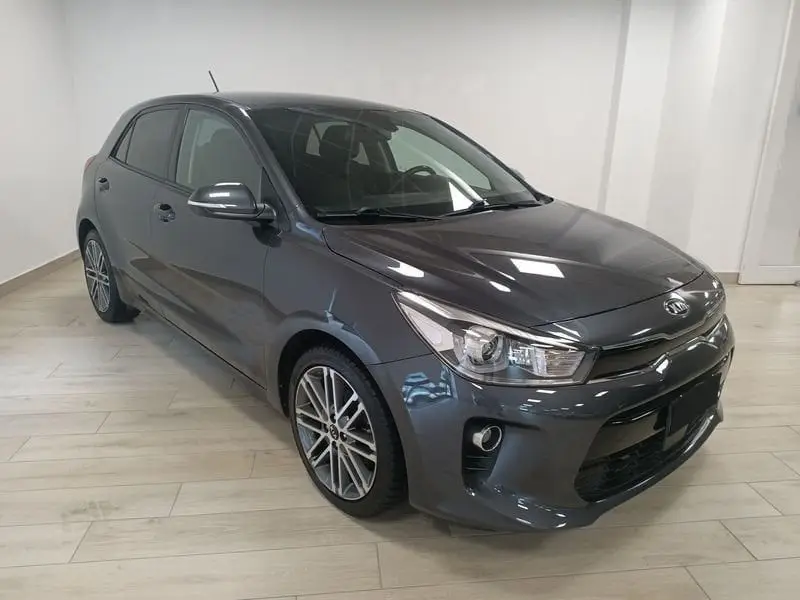 Photo 1 : Kia Rio 2017 Petrol