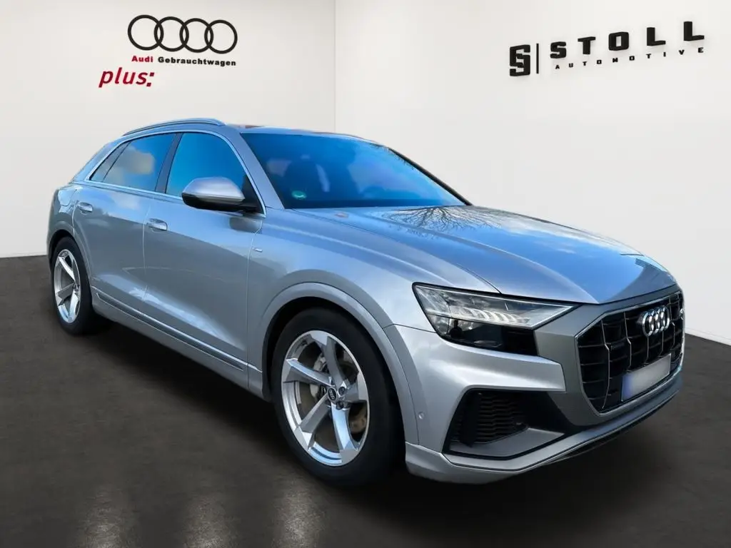 Photo 1 : Audi Q8 2022 Essence