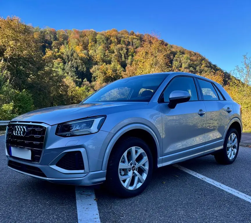 Photo 1 : Audi Q2 2023 Petrol